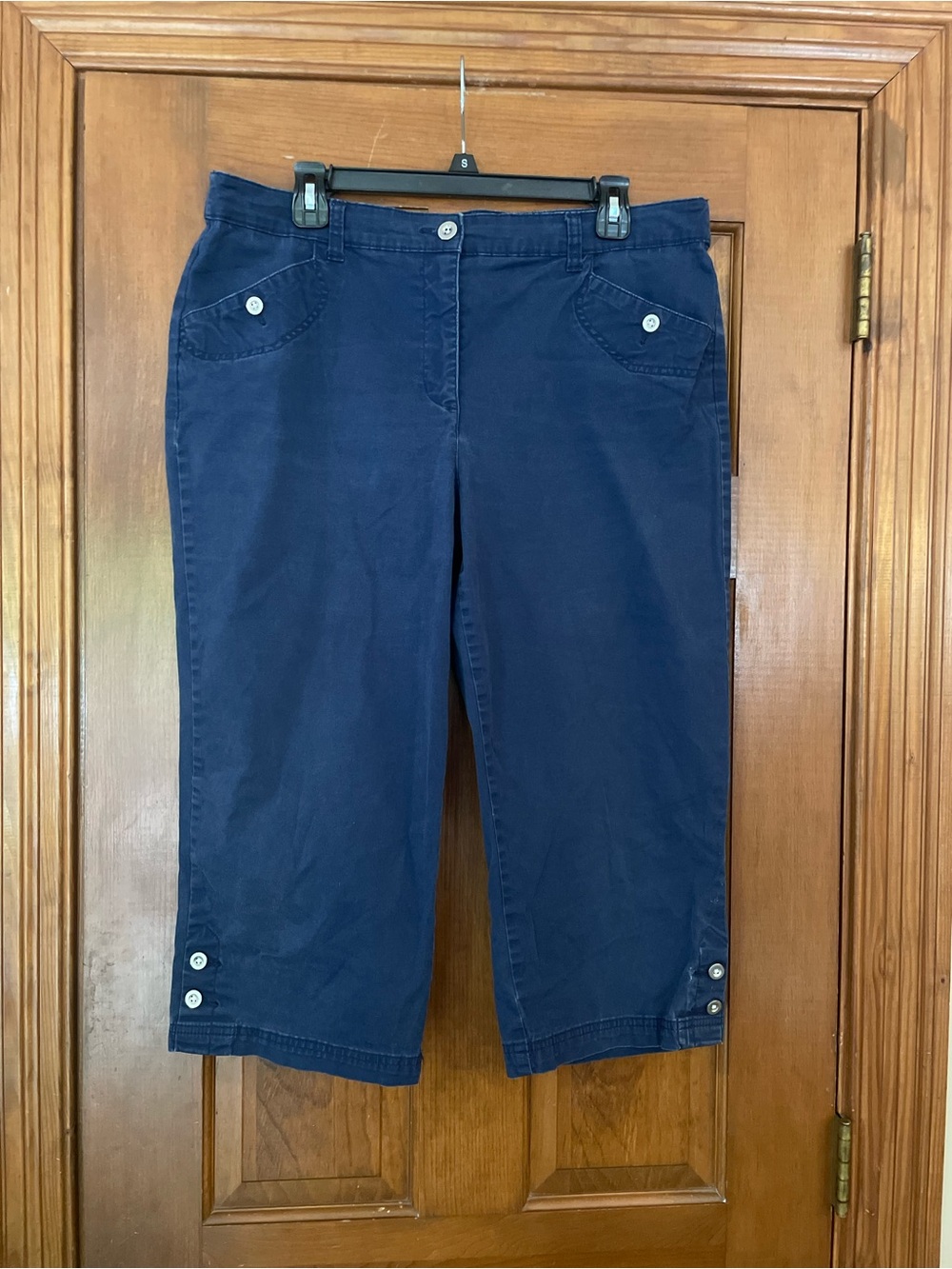 Karen Scott Navy Capris w/Button Hem and Button Details, Faux Back Pocket, Sz 14